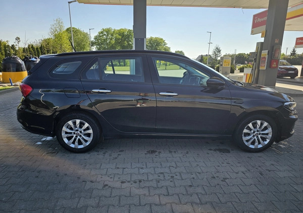 Fiat Tipo cena 37800 przebieg: 180000, rok produkcji 2017 z Międzychód małe 92